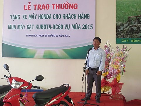 trao thưởng khách hàng