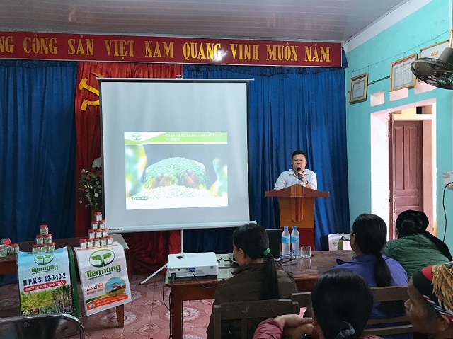 Ông Nguyễn Bằng Giang – Giám đốc Chi nhánh huyện Lộc Bình – Công ty CP VTNN Lạng Sơn chia sẻ cùng bà con.