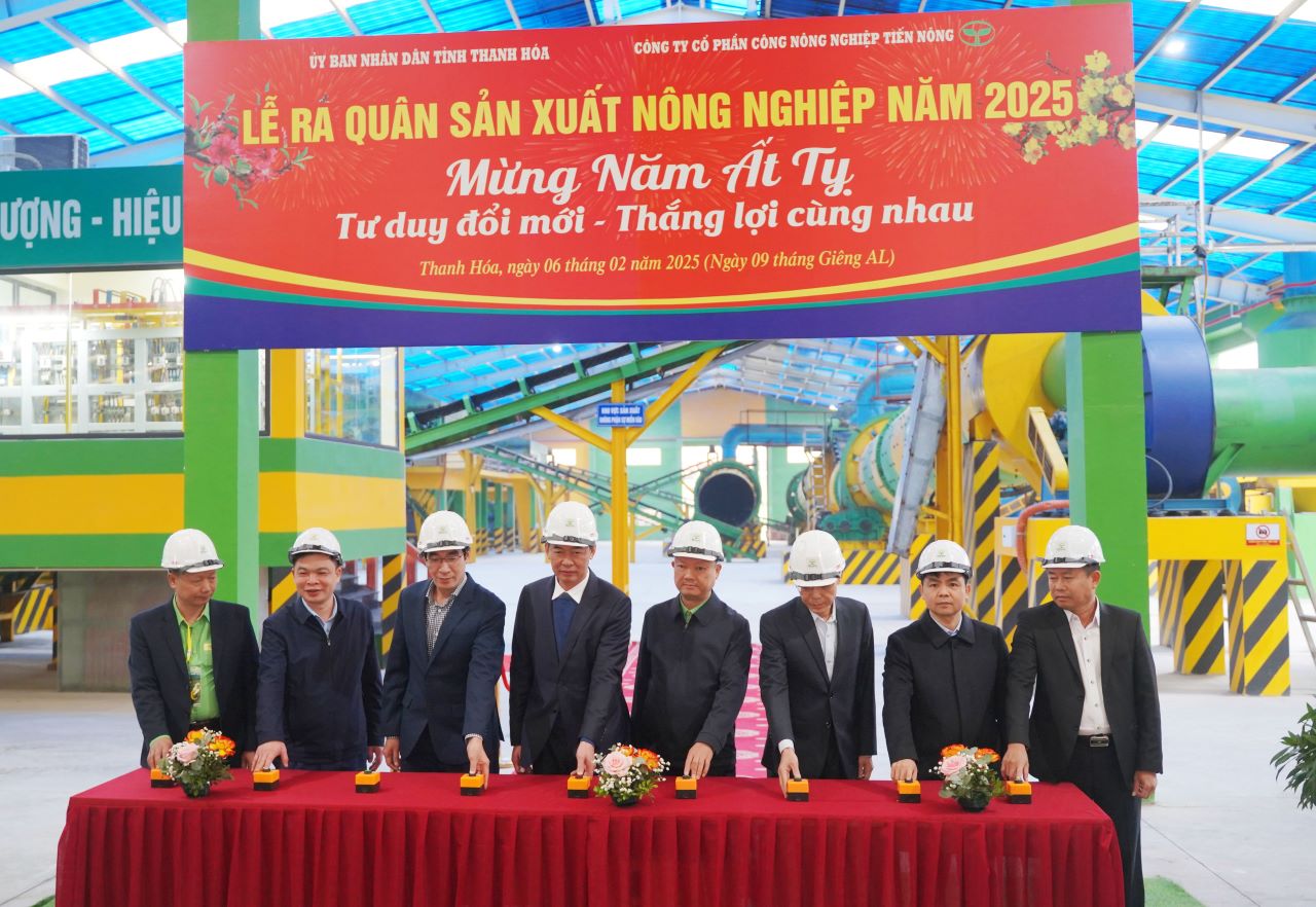 Deputy Secretary of the Provincial Party Committee Trịnh Tuấn Sinh Attends the Launch Ceremony at Tiến Nông Bỉm Sơn